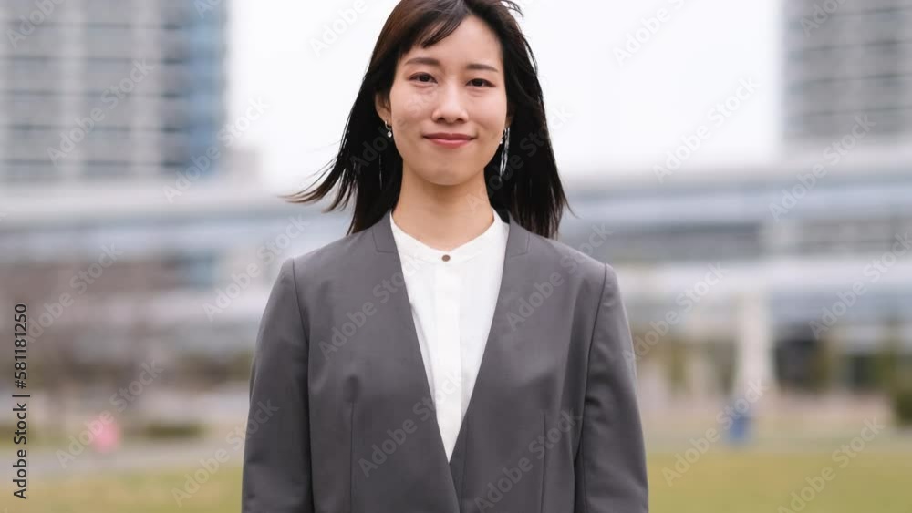 ビジネスウーマンのポートレート(ティルト) ビジネスウーマンのポートレート(ティルト)
