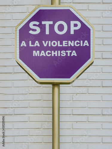 Stop sign with purple background and the message written in Spanish stop violence against women (Stop a la violencia machista) photo