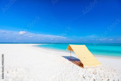 Fototapeta Naklejka Na Ścianę i Meble -  Beautiful tropical beach at Maldives
