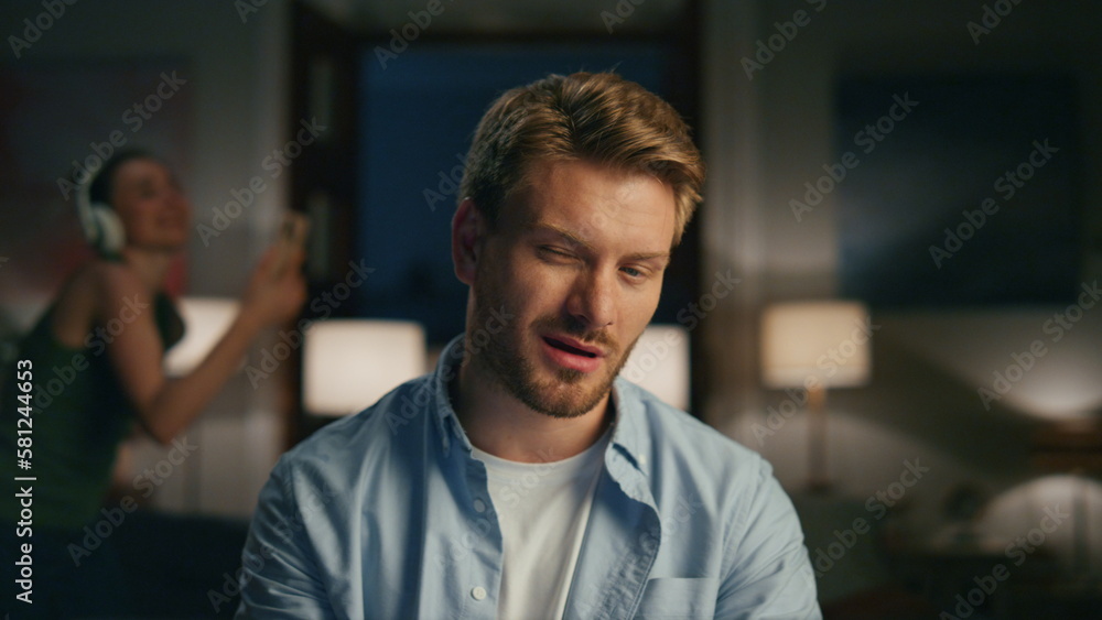 Obraz premium Shocked freelancer feeling discomfort home. Confused guy video chatting laptop