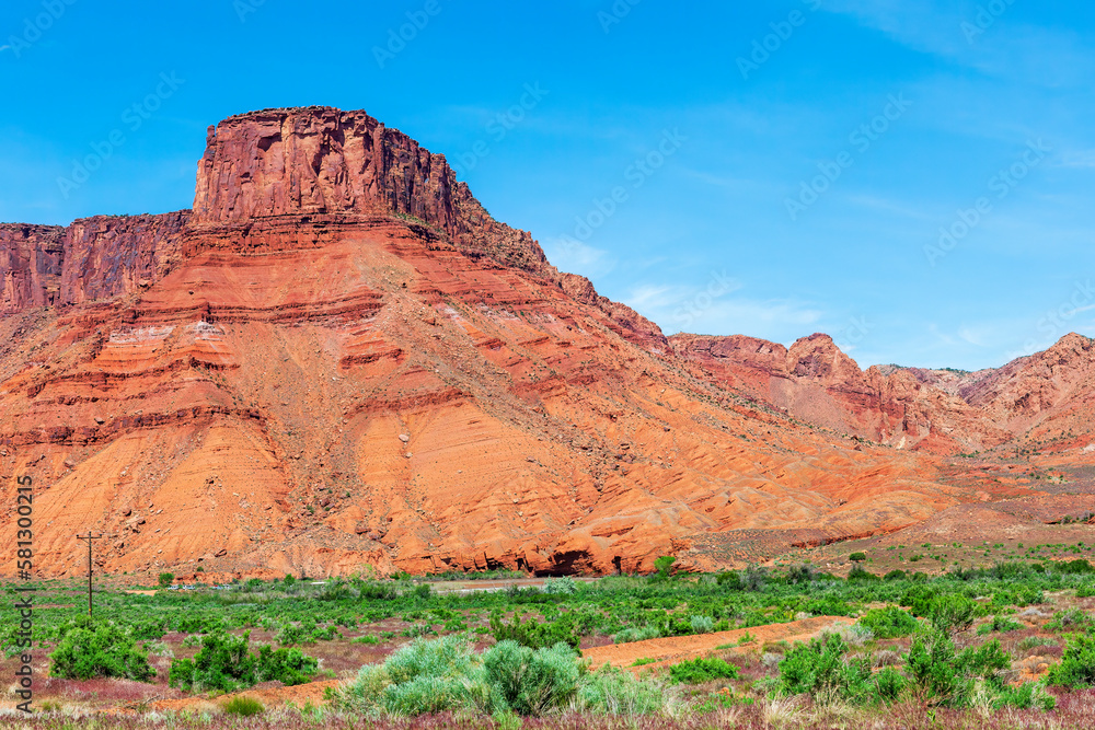 Fototapeta premium Butte beside the Colorado River in Eastern Utah on the road between Cisco and Moab