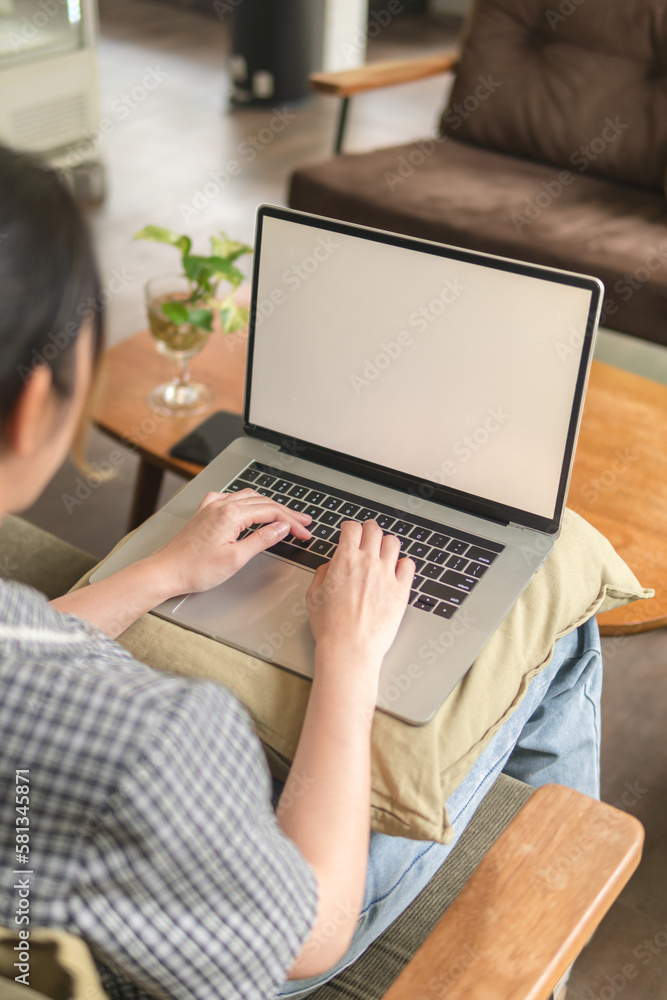 Fototapeta premium Blank screen laptop mockup template.