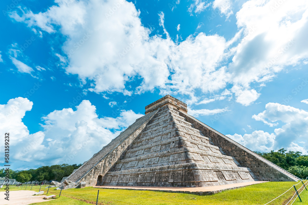 Kukulcan El Castillo pyramid in Chichen Itza. Mayan ruins in Mexico Kukulcan El Castillo pyramid in Chichen Itza. Mayan ruins in Mexico