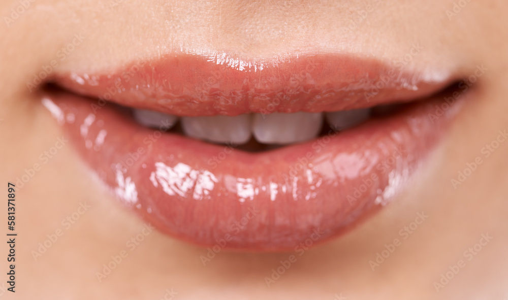 Obraz premium Thats a perfect smile. a womans mouth and teeth.