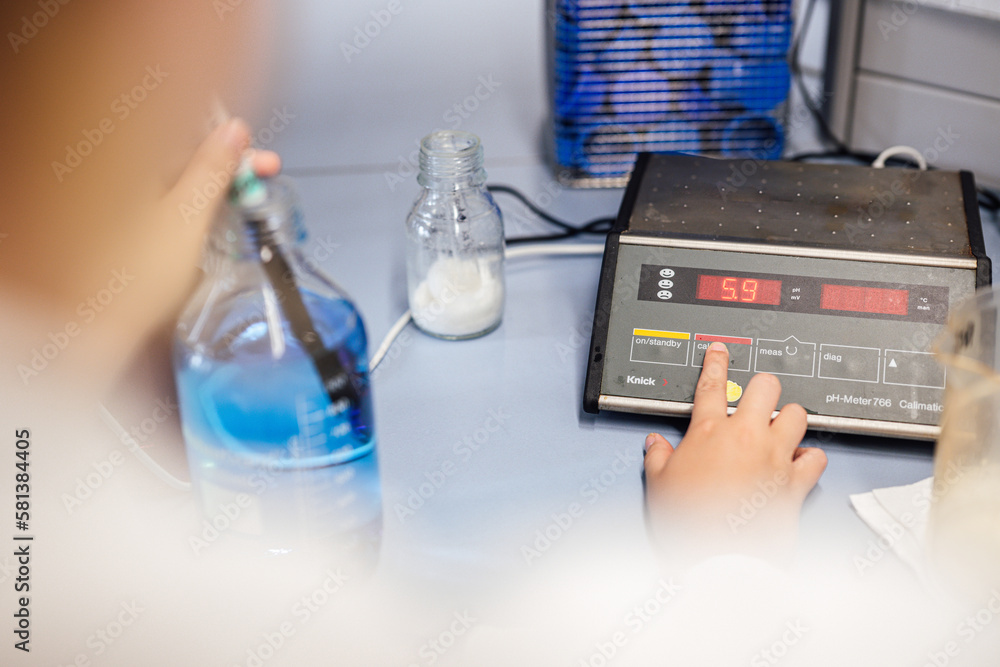PH Wert testen Stock Photo | Adobe Stock
