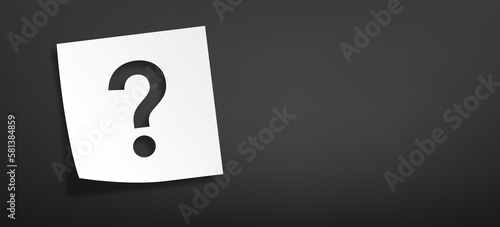 メモ用紙に切り抜かれたクエスチョンマーク