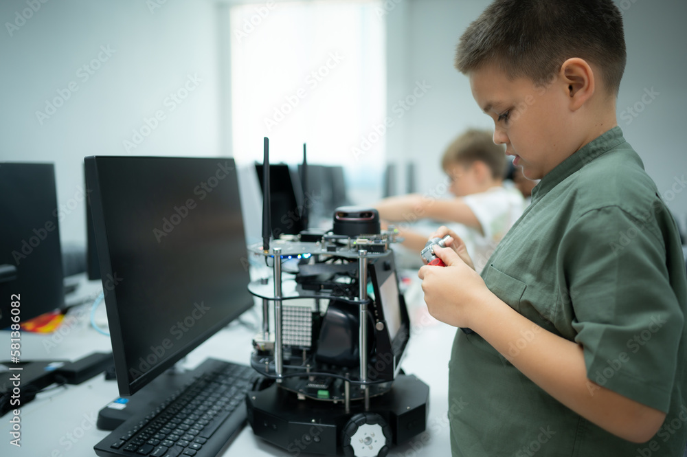 Youngsters utilizing the hand robot technology are having fun learning the hand robot controller of robot technology, which is one of the STEM courses. Youngsters utilizing the hand robot technology are having fun learning the hand robot controller of robot technology, which is one of the STEM courses.