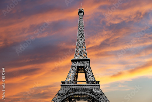 Eiffel Tower against the background of a beautiful sky at sunset. Paris, France © Владимир Журавлёв