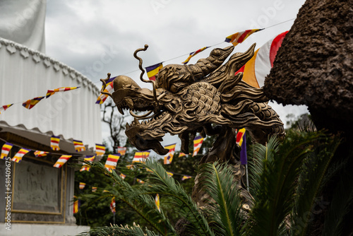 dragon head sculpture photo