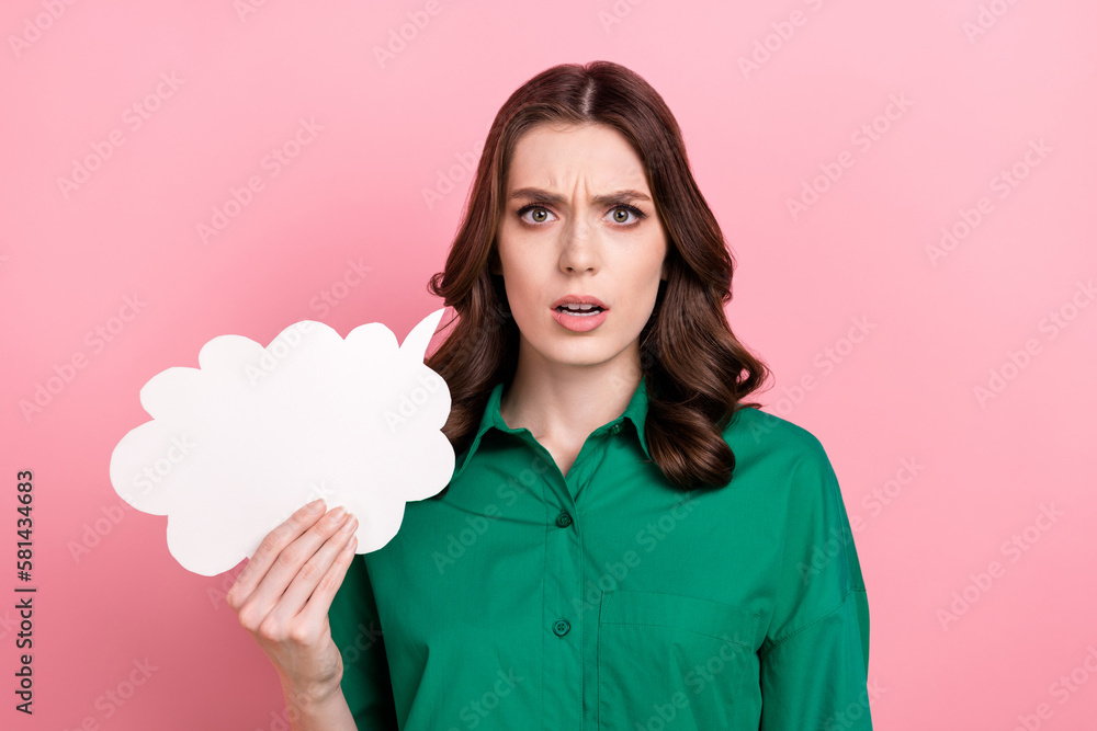 Photo of dissatisfied sad serious woman wavy hairdo dressed green shirt hold dialog cloud looks suspicious isolated on pink background - obrazy, fototapety, plakaty 