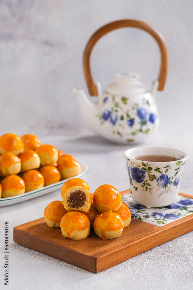 pineapple cookies witha cup of tea