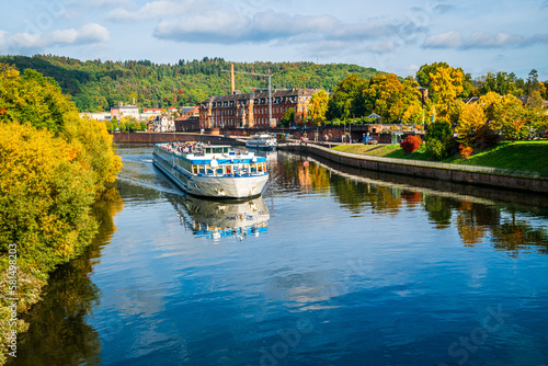 Fahrgastschiff auf der Saar bei Mettlach