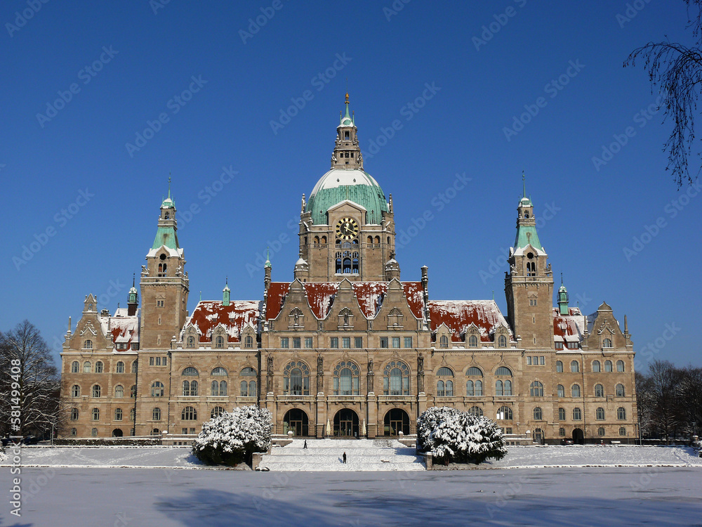 Obraz premium Neues Rathaus von Hnanover im Winter