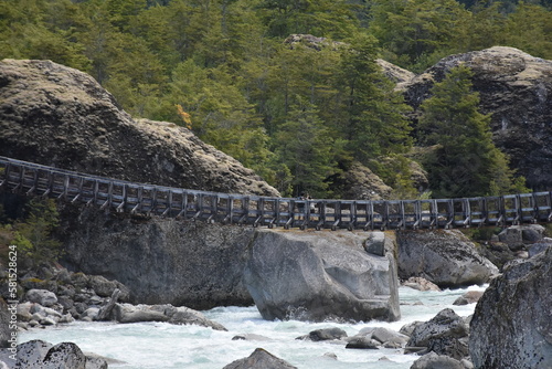 Puente de madera colgante patagonia chile