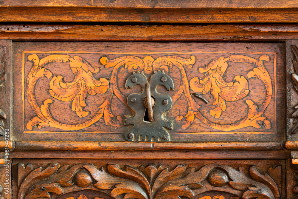 Baul de madera antiguo