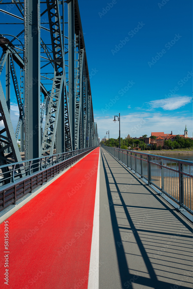 Obraz premium 2022-07-06. View of Old City of Torun. Vistula ( Wisla ) River with Bridge. Kuyavian-Pomeranian Voivodeship, Torun. Poland.