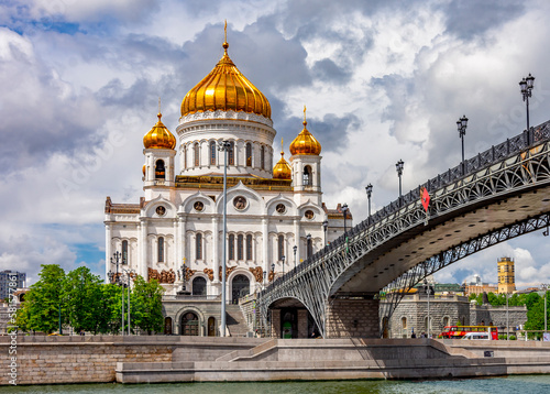 Cathedral of Christ the Savior (Khram Khrista Spasitelya) and Patriarshy bridge, Moscow, Russia