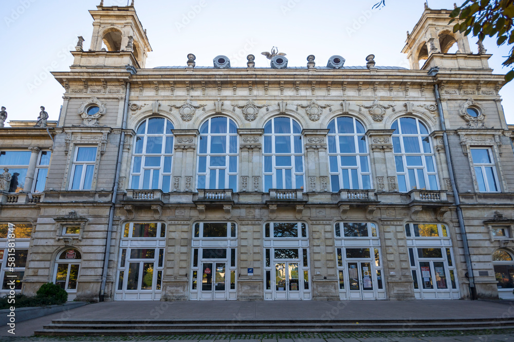 Obraz premium Building and street at the center of city of Ruse, Bulgaria