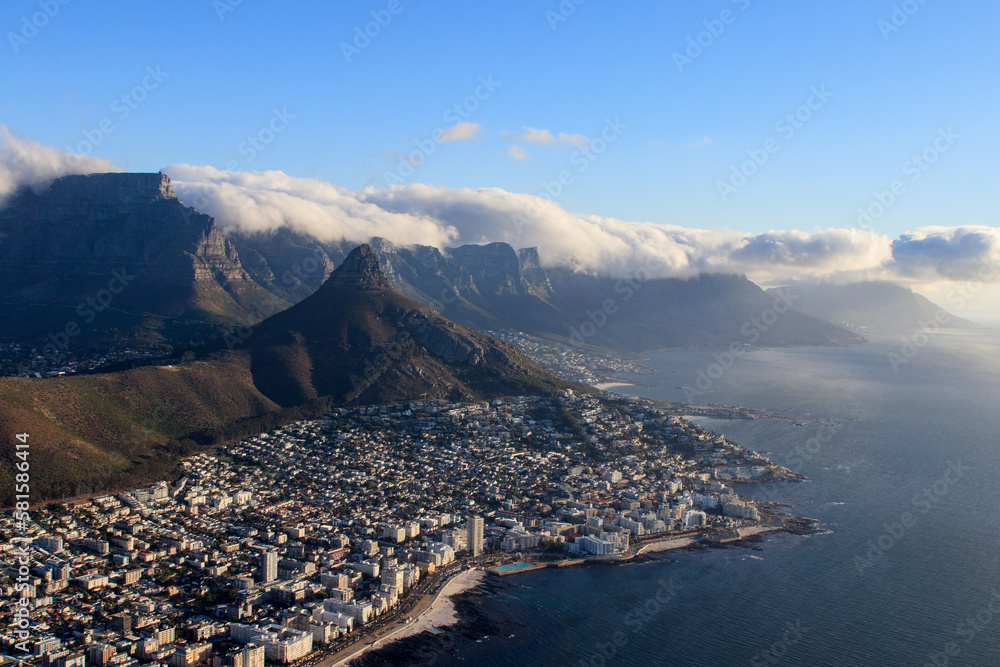 Fototapeta premium Cape Town Lions Head & Table Mountain