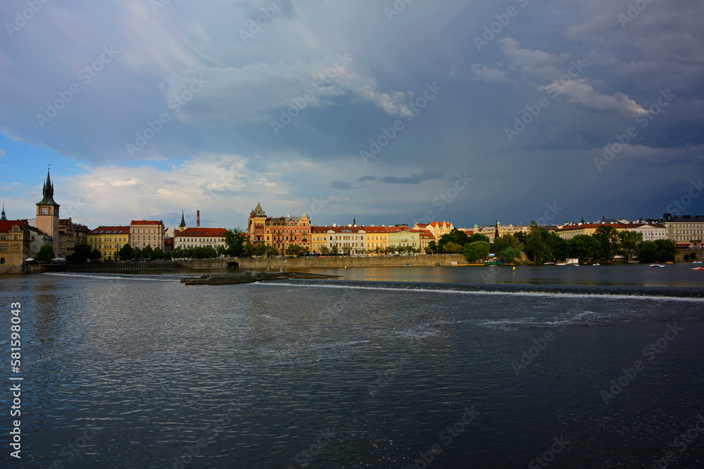 praga latem w słońcu, city ​​landscape, prague on a sunny day, panorama of the city	