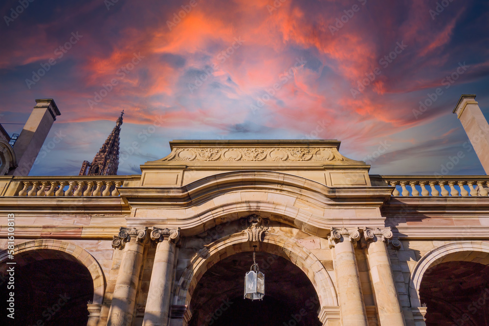 Obraz premium A stunning low angle view of a grand and iconic architectural landmark, standing tall against the clear blue sky. Travel back in time to explore this Strasbourg citys history with Notre-Dame in