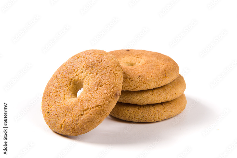 crispy round biscuits. Sweet cookies isolated on white background。 crispy round biscuits. Sweet cookies isolated on white background。
