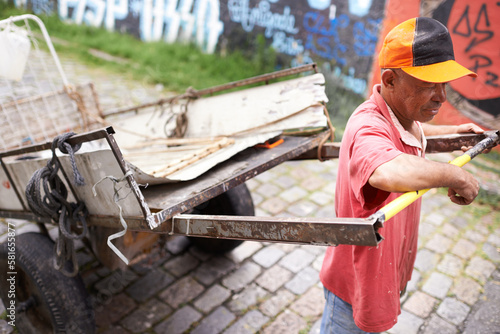 Фотография Keeping his city neat and tidy