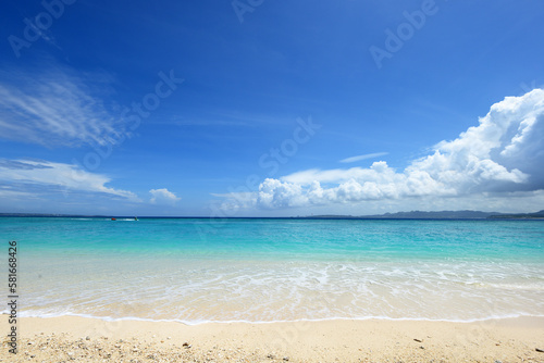 沖縄の美しい海の風景