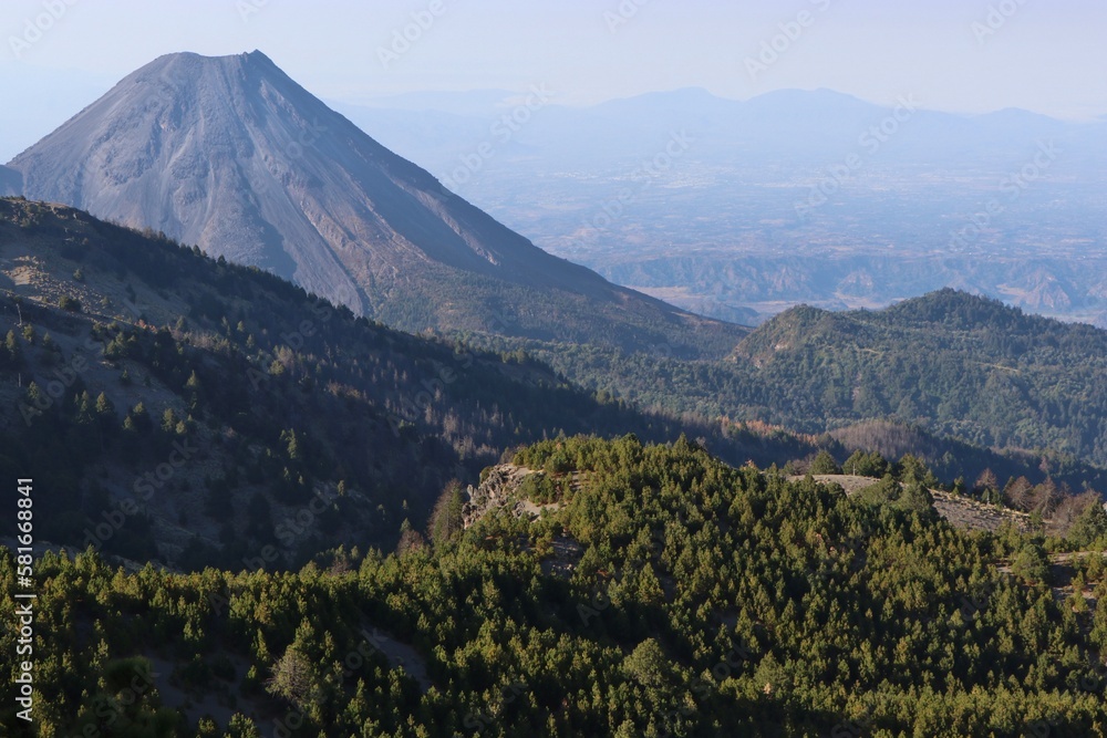 Hermosa vista de el volcán de fuego de Colima