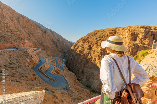 Obraz na plátně Young tourist looking at the dades gorge road
