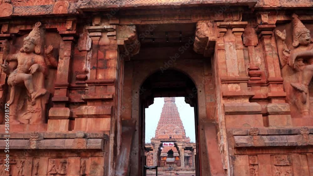 Main entrance at Brihadeeswarar Temple or Big Temple. Brihadishvara Rajesvara Peruvudaiyar built by 10th century king RAJA RAJA CHOLAN. UNESCO WORLD HERITAGE. THANJAVUR, TAMIL NADU, INDIA Main entrance at Brihadeeswarar Temple or Big Temple. Brihadishvara Rajesvara Peruvudaiyar built by 10th century king RAJA RAJA CHOLAN. UNESCO WORLD HERITAGE. THANJAVUR, TAMIL NADU, INDIA