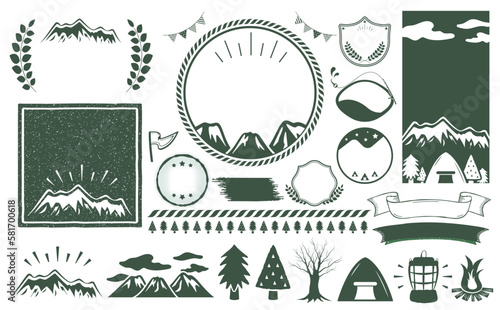 キャンプやアウトドアシーンに使えるナチュラルでかっこいいシンプルおしゃれなタイトルデザインフレームとイラストのセット_深緑_文字なし