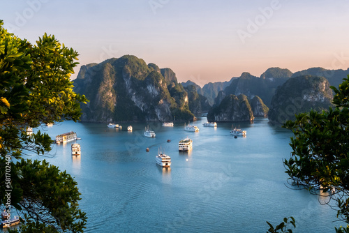 Canvas Print Amazing sunset at Ha Long Bay. South China Sea, Vietnam, Asia