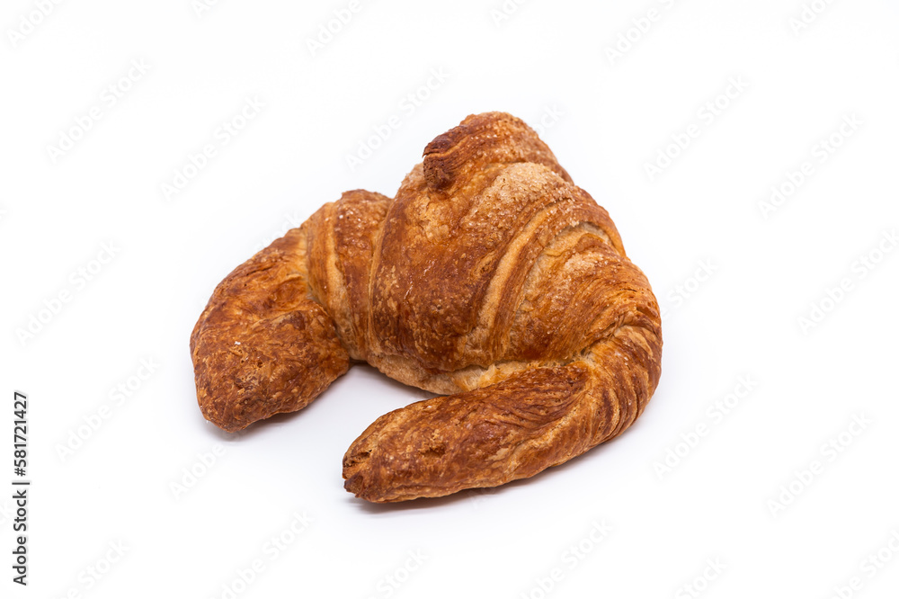 imagen de un croissant tostado con azúcar por encima y el fondo blanco