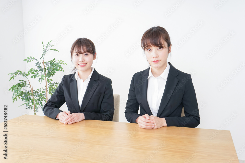 二人の若手ビジネスウーマン 二人の若手ビジネスウーマン