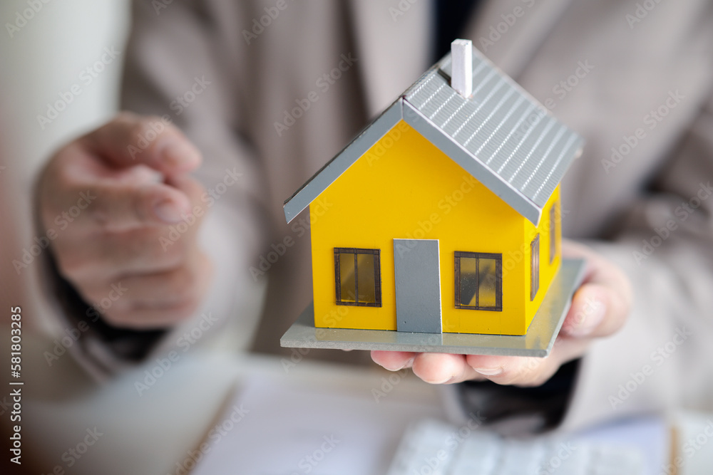 Real estate agents explain models of housing estates in projects to elaborate to clients, explaining and presenting information about homes and purchasing loans. Real estate trading concept. Real estate agents explain models of housing estates in projects to elaborate to clients, explaining and presenting information about homes and purchasing loans. Real estate trading concept.