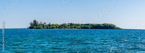 A view of Saint Elena island from Roatan Island on a sunny day © Nicola
