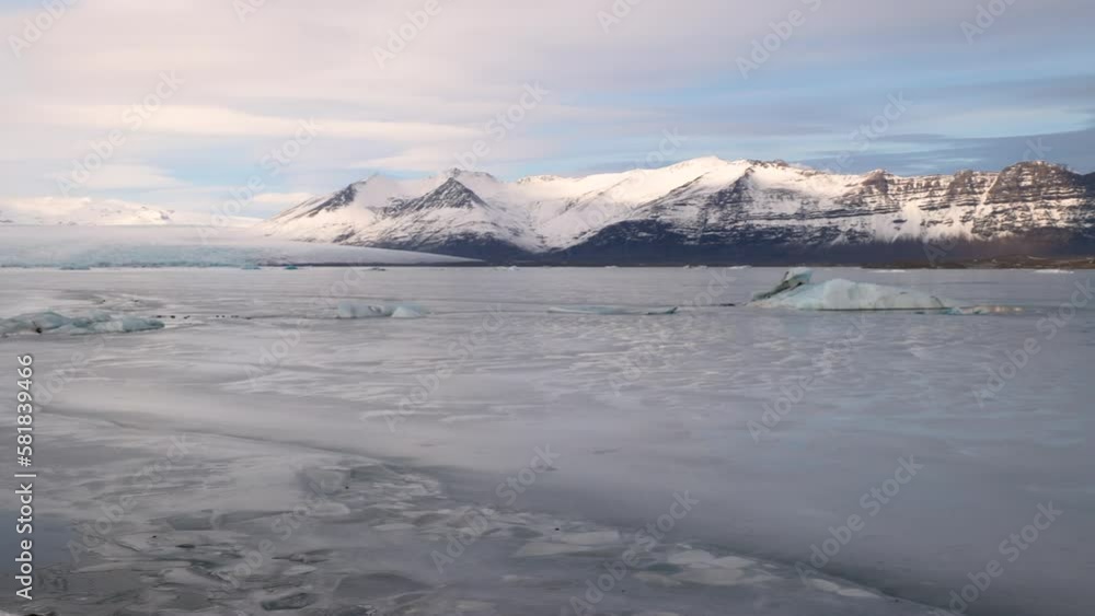 Panoramic views across the Jökulsárlón glacial lagoon near Vatnajökull National Park in southeastern Iceland Panoramic views across the Jökulsárlón glacial lagoon near Vatnajökull National Park in southeastern Iceland