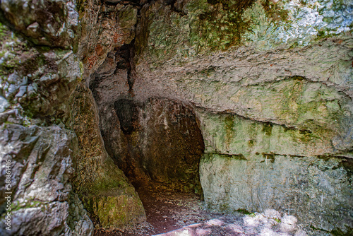 Höhle in der Einsiedelei Carceri, Assisi, Italien photo