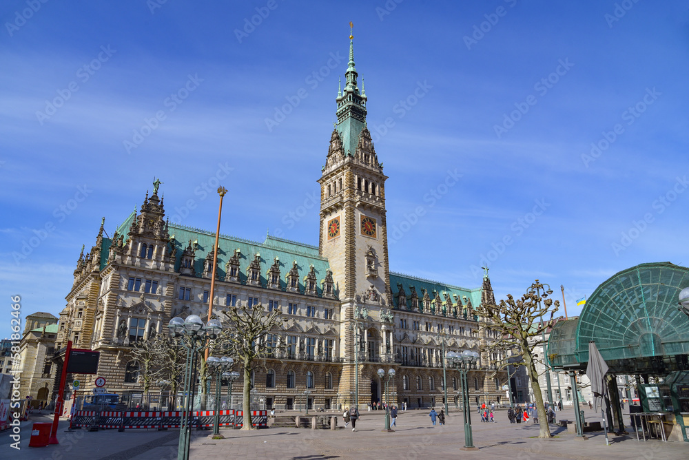 historisches Rathaus in der Hansestadt Hamburg