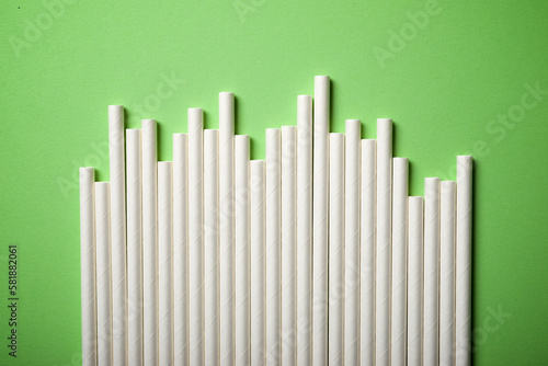 Disposable drinking straws made of cardboard © WINDCOLORS
