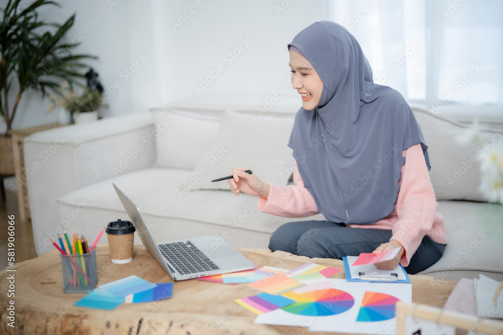 Musim business woman do online working at home, girl smile with preasant of sucessfulness of her business. Musim business woman do online working at home, girl smile with preasant of sucessfulness of her business.