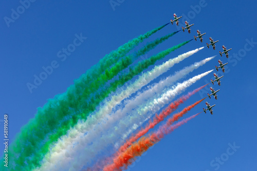 Frecce tricolore acrobatiche della aeronautica italiana photo