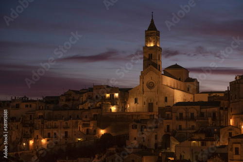 La cattedrale di Matera all'alba © Arianna