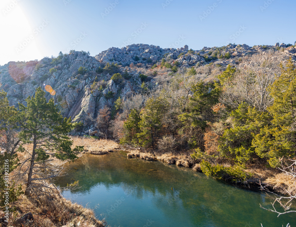 Fototapeta premium Sunny view of hiking in the Narrows Trail of Wichita Mountains National Wildlife Refuge