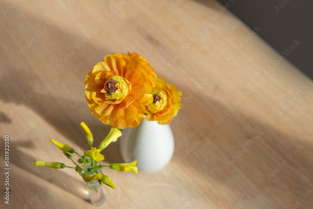 Fototapeta premium yellow rose in a vase