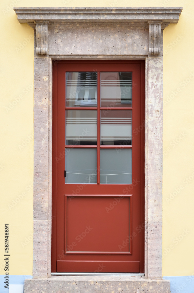 Obraz premium View of old building with wooden door