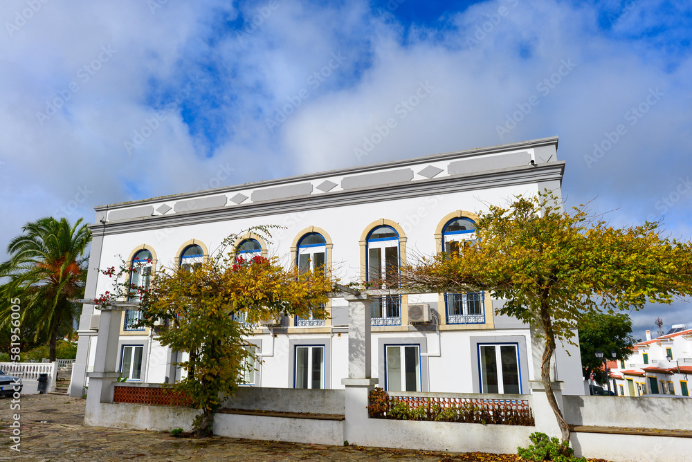 Obraz premium Rathausgebäude von Castro Verde, Alentejo, Algarve (Portugal) 