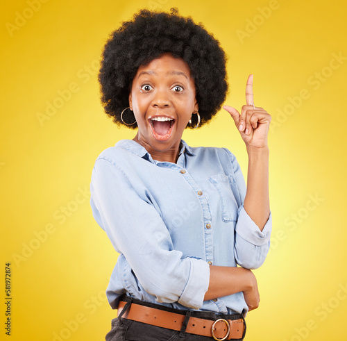 Canvastavla Portrait, eureka idea and black woman in studio isolated on a yellow background