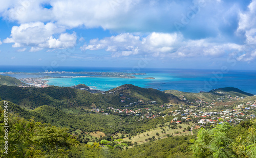 Foto Caribbean cruise vacation, panoramic skyline of Saint Martin island from Pic Paradis lookout